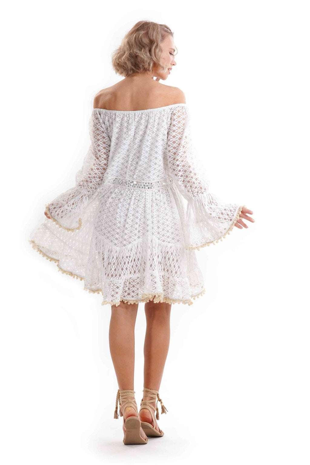 Vestido con bordado de colores