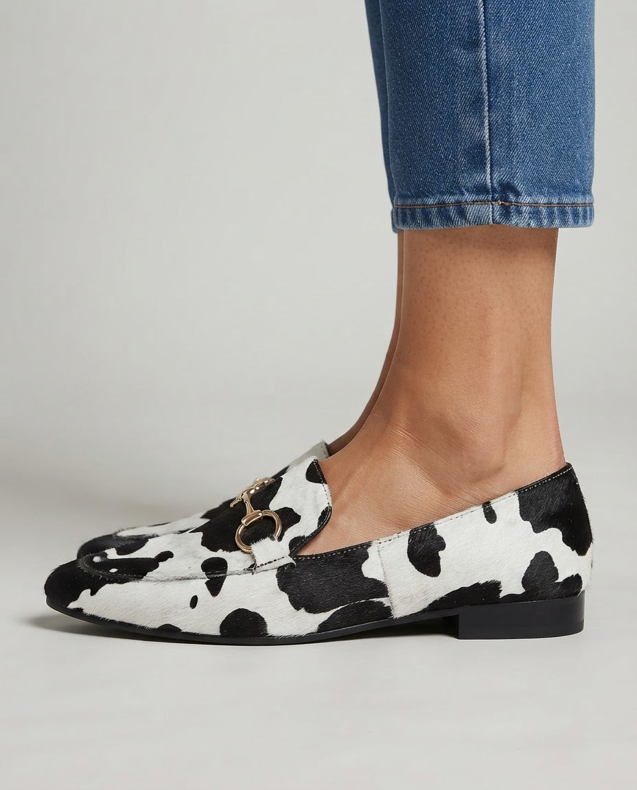 Mocasín de Pelo con Estampado Maculado Blanco y Negro