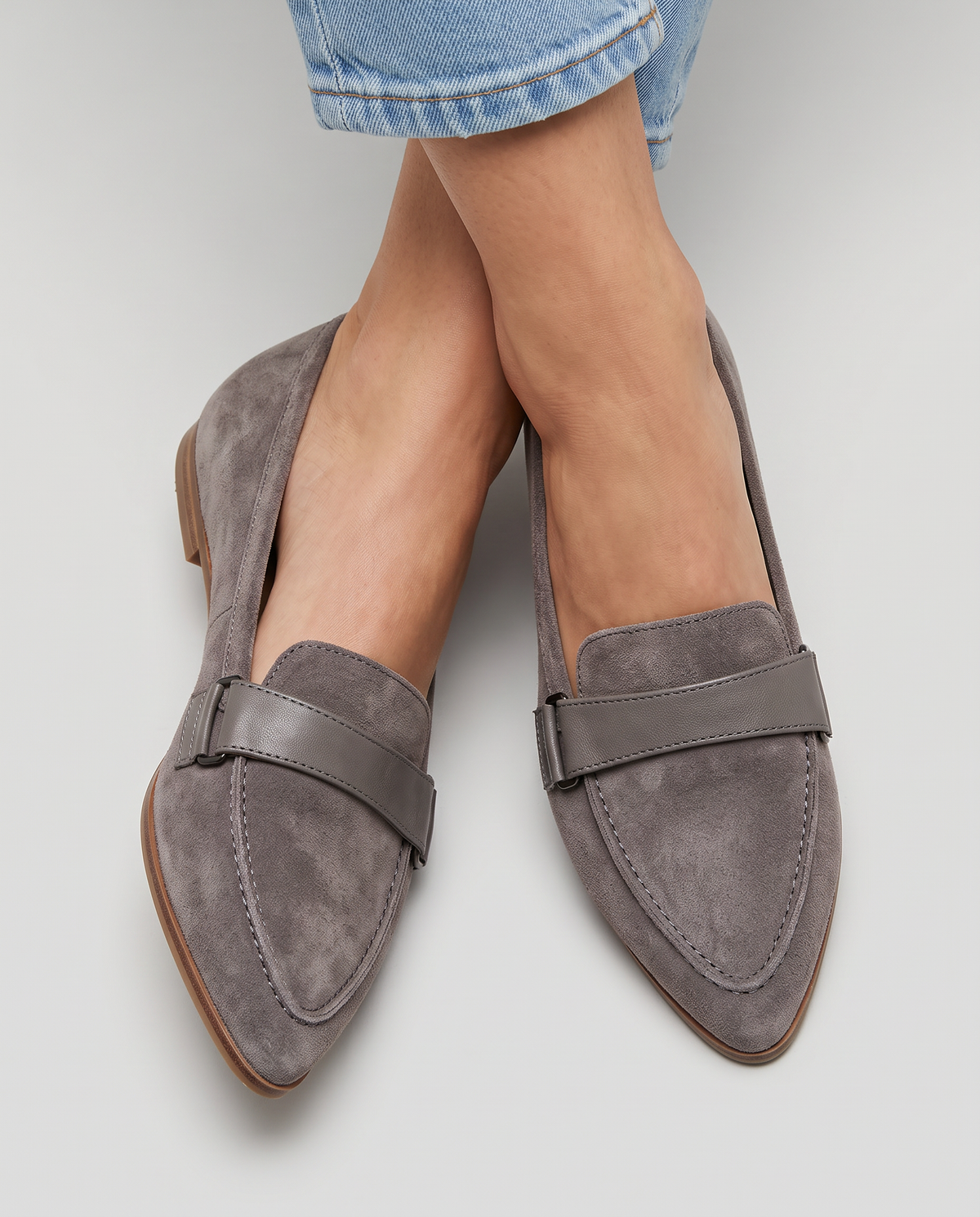 Mocasín de Punta con Tira en el Empeine