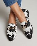 Mocasín de Pelo con Estampado Maculado Blanco y Negro