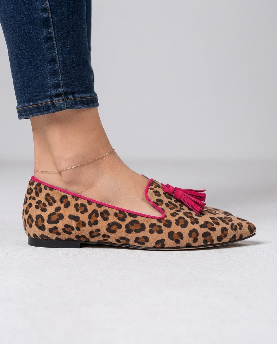 Mocasín Ginevra — Leopardo en Ante, Borlas Fucsia