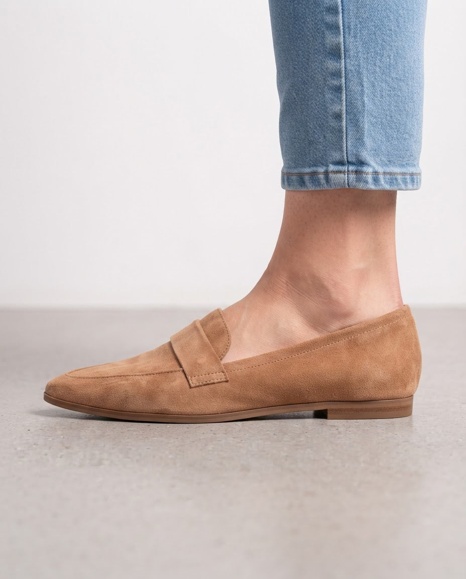 Mocasín de Punta con Tira en el Empeine