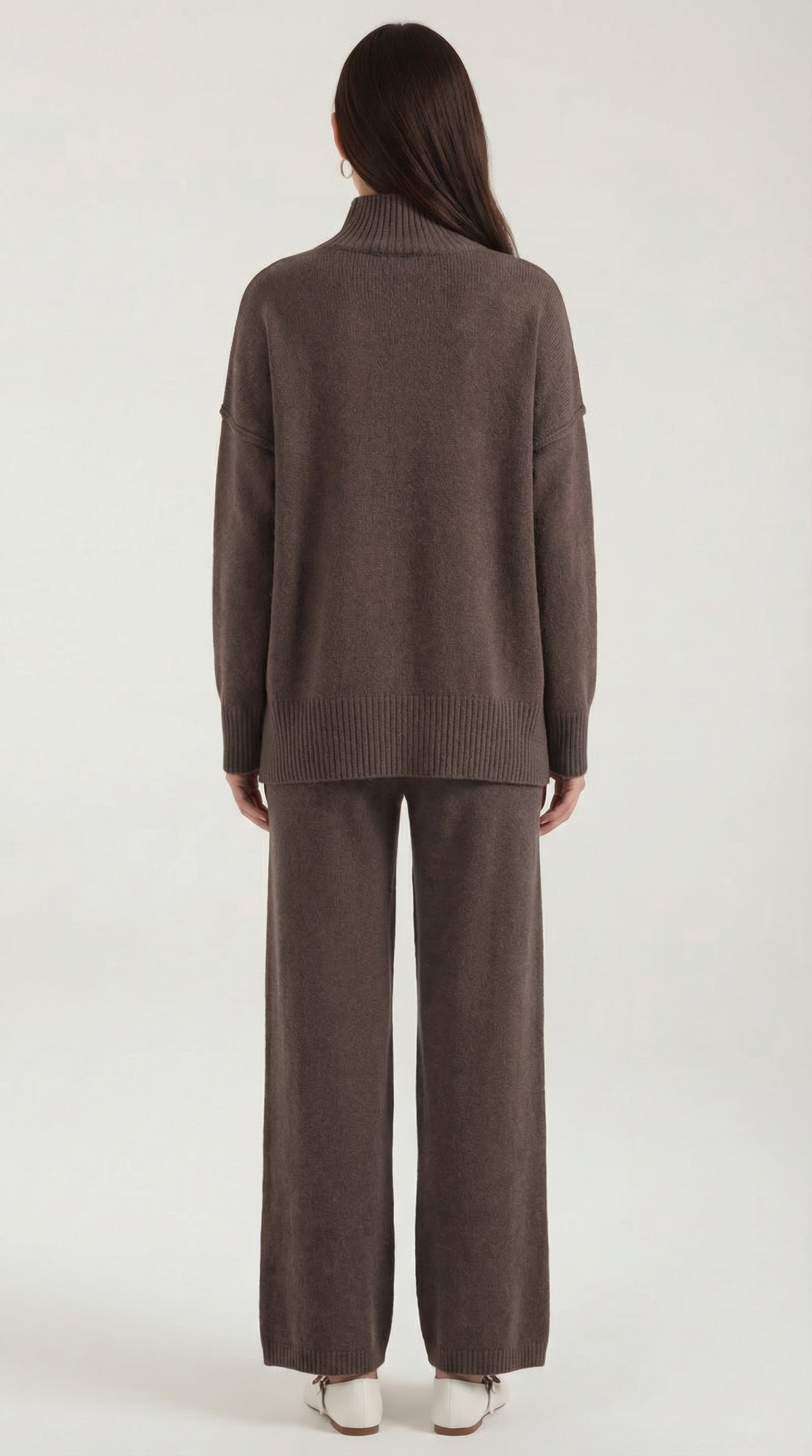 Conjunto de suéter de punto de cuello alto y pantalones vaqueros